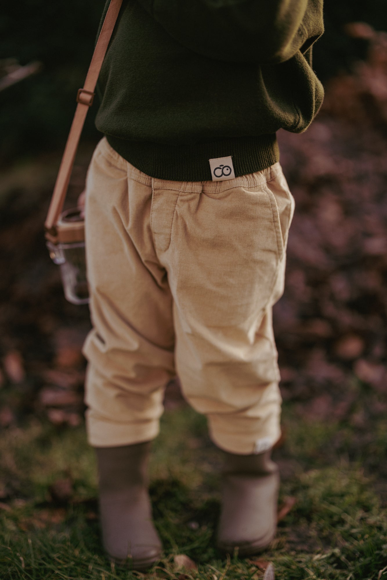 Outfit_Oskar_sweater-forest_&_William_trouser-khaki