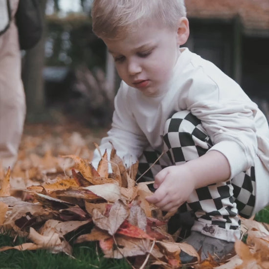 Peuter in outfit van kinderkleding merk Mr. Loutre