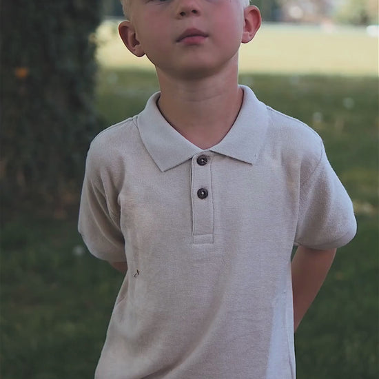 Jongen in Nils polo en Xander short flour