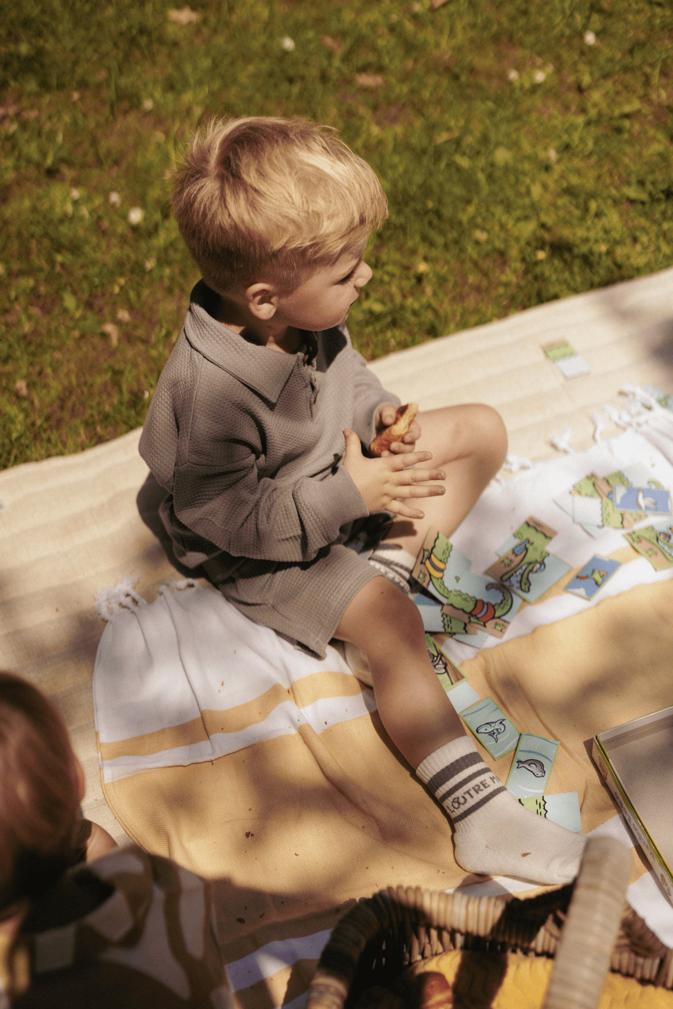 Yves | Trui met houten knopen | Waffelstof | Stone - Mr. Loutre - Truien & vesten